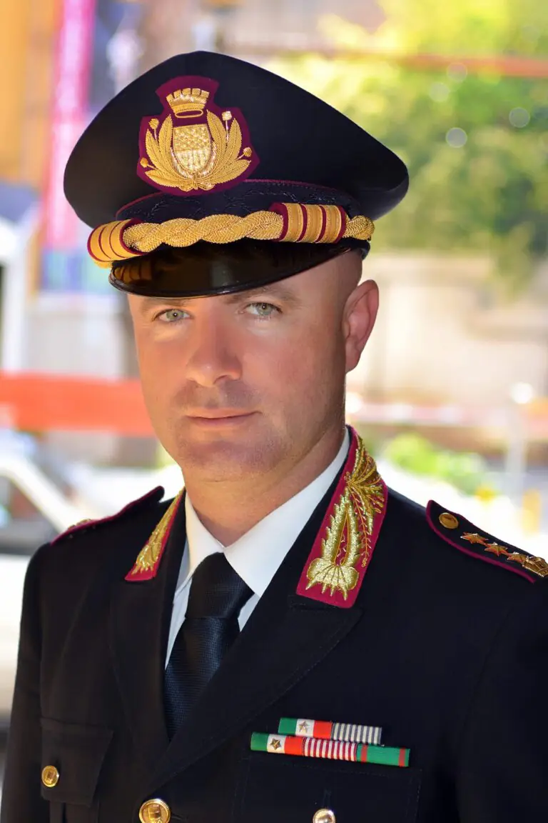 Sant’Antuono a Portico, il comandante Piricelli impone il suo diktat: Non potete fare nulla