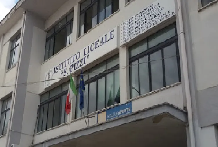 Liceo chiude 10 giorni: impossibile gestire Covid, via a didattica a distanza