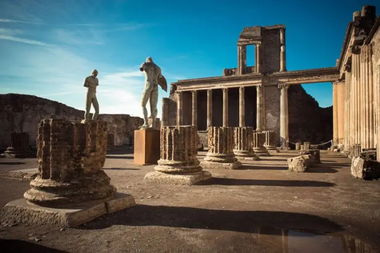 La maledizione di Pompei, restituiti reperti rubati  “Ci hanno portato sfortuna”