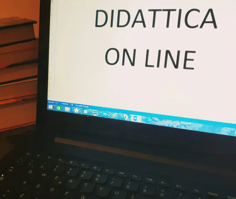Paese scosso dall’ondata, sindaco chiude tutte le scuole