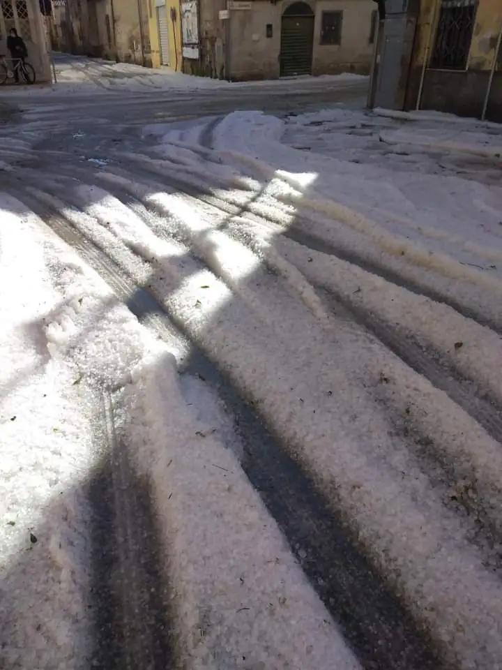 Grandinata improvvisa, imbiancata mezza provincia. FOTO E VIDEO