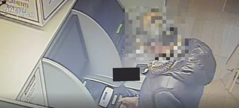 Scoperta la banda della truffa con pin e sms, scattano gli arresti: molti prendevano reddito di cittadinanza