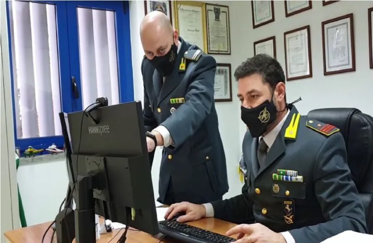 Truffa al centro per l’impiego, 17 indagati: così falsificano le presenze
