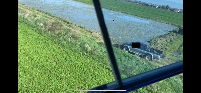 Scoperta vasca con posto fisso per la caccia accanto all’allevamento, pickup in fuga. FOTO