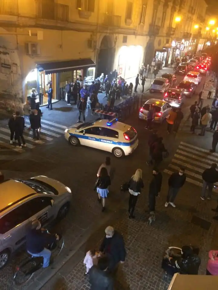 Città blindata, 90 multe: 18 in strada durante coprifuoco, 7 al bar