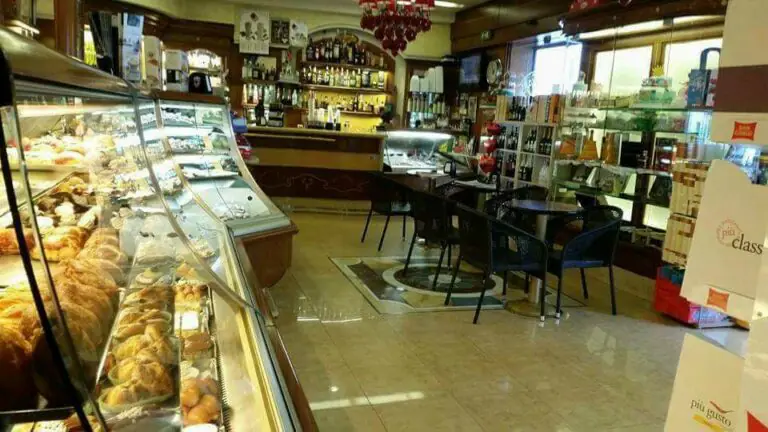 La decisione del pasticciere: domani delivery e poi stop…