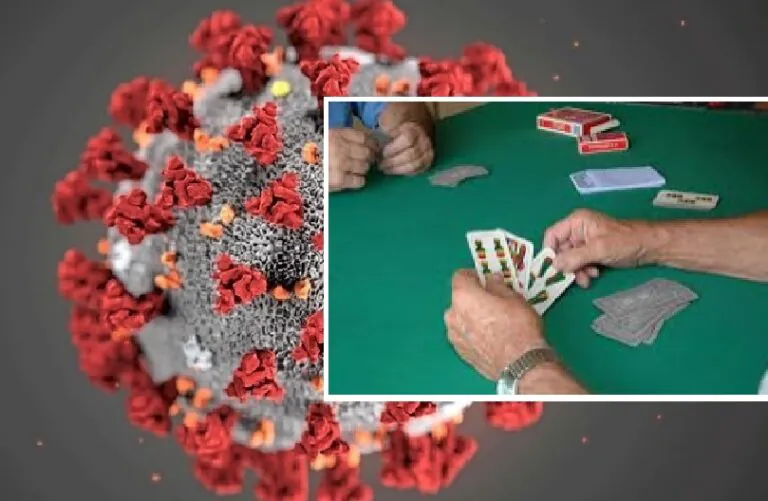 Contagi alle stelle, sindaco vieta pure partite a carta: tamponi a tutti gratis