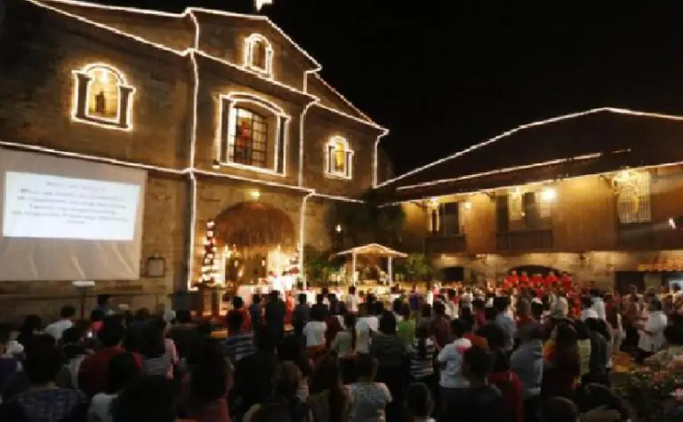 Chiesa si adegua al Covid: niente Messa a mezzanotte