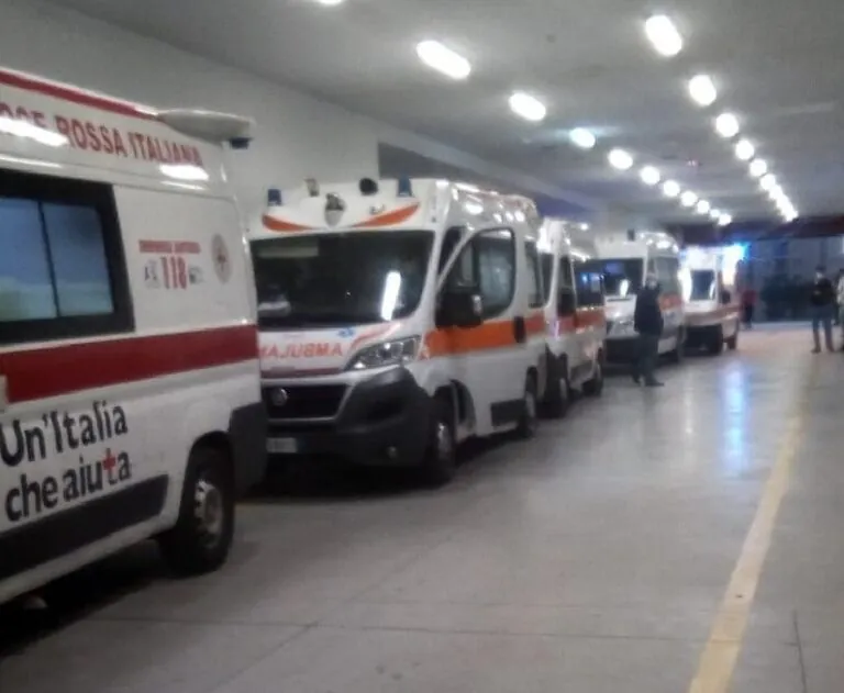 Tac danneggiata e ambulanze bloccate, caos e disagi in ospedale