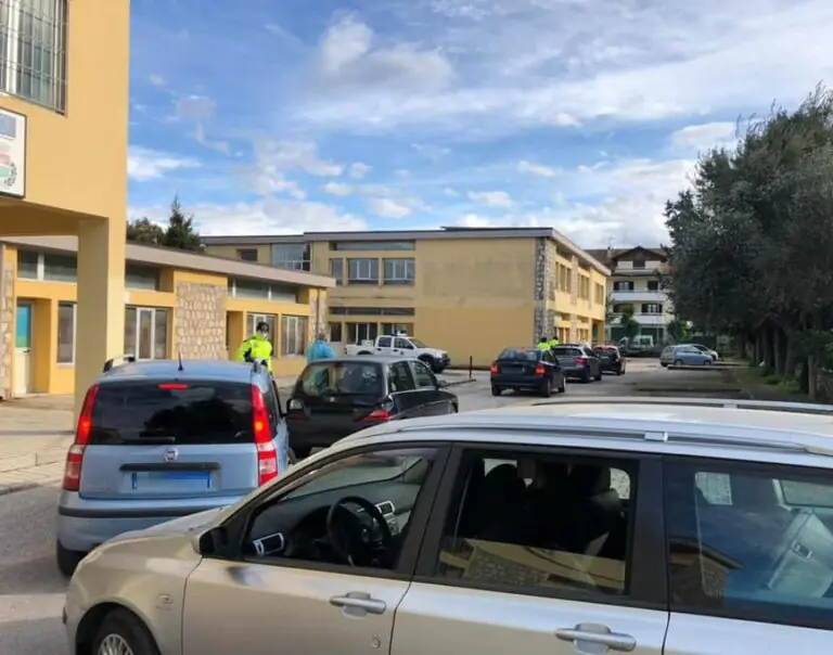 Città sfida Covid: code per il tampone, 200 test al giorno