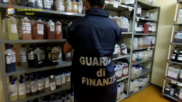 Finanza nei negozi, scatta il sequestro: commerciante nei guai