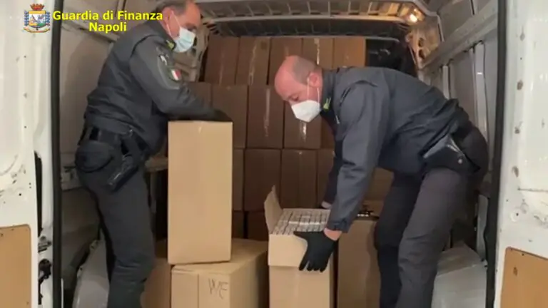 Blitz anti-contrabbando, 4 arresti: requisito carico di 2 tonnellate. VIDEO E FOTO