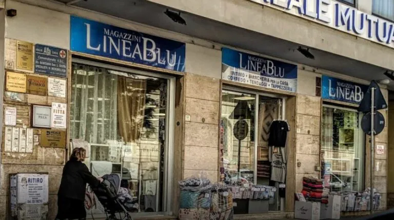 Colpo notturno in centro da Linea Blu: si indaga su un sospetto