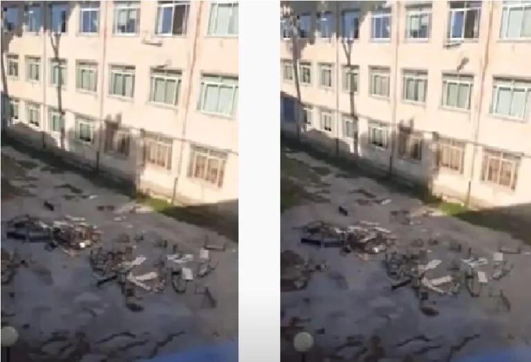 Arrivano i banchi nuovi e i vecchi volano dalla finestra. VIDEO