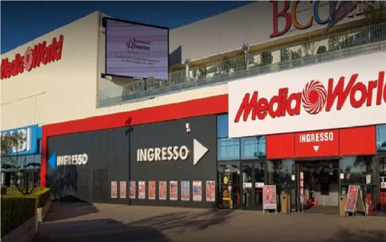 Colpo da Mediaworld, beccato mentre porta via 2 tablet e 3 cellulari