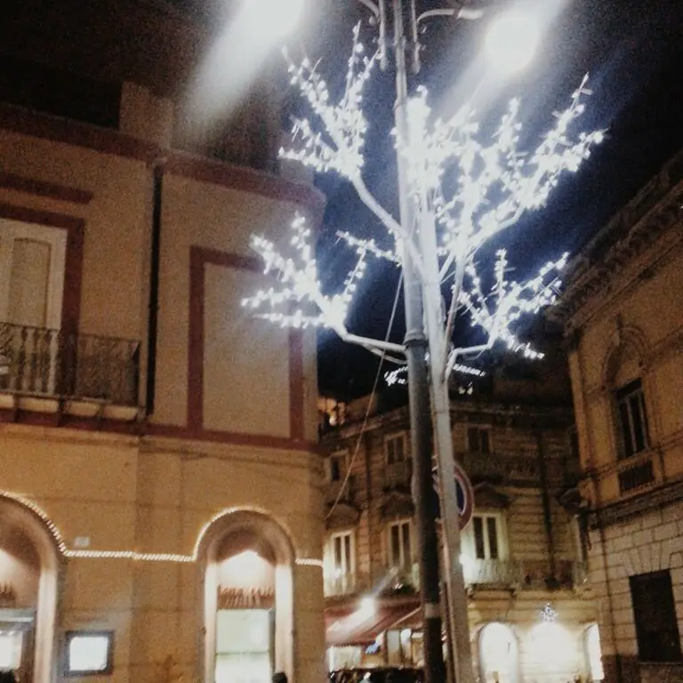 S. Maria non rinuncia al Natale: sì alle luci. “Così aiuteremo commercio”