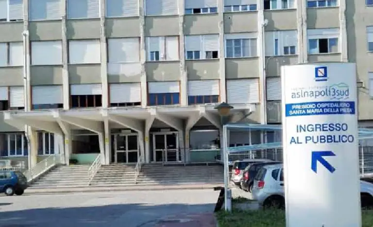 Ricoverata per Covid scappa dall’ospedale: carabinieri la trovano grazie a un video