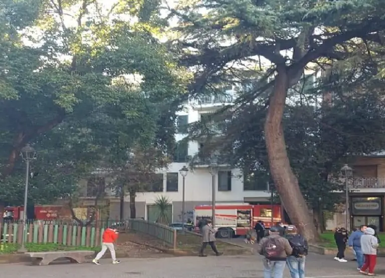 Scoppia incendio nell’appartamento, paura in centro. FOTO