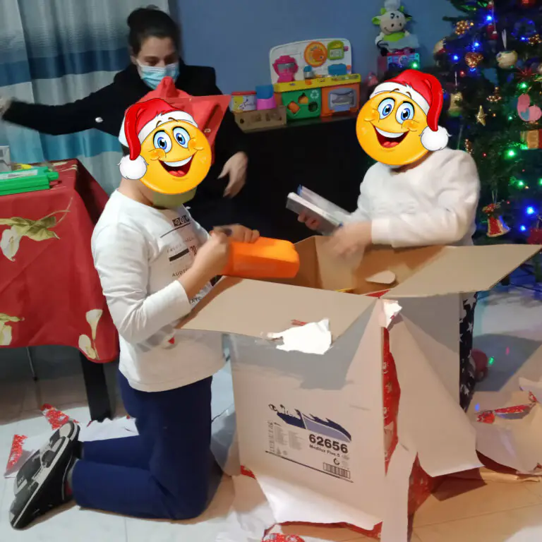 L’associazione Le Case regala tablet e giochi ai bambini della Comunità “L’altalena”