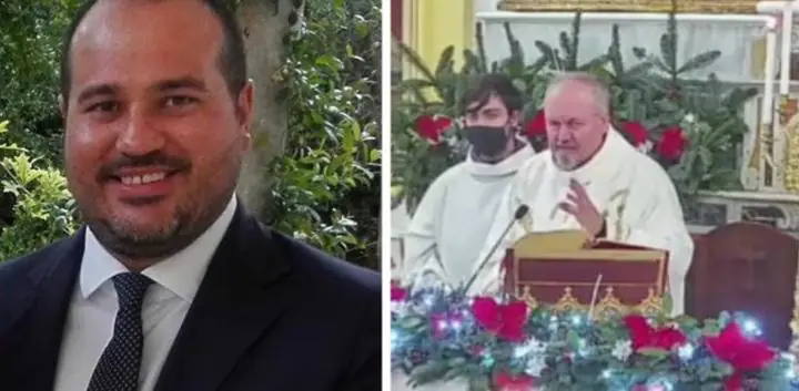 Don Girolamo dona un rosario al vicesindaco e tira in ballo De Gasperi e Sturzo. VIDEO
