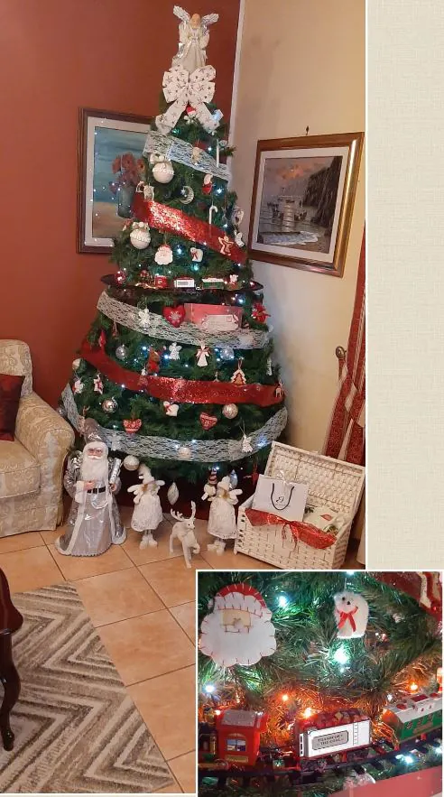 Contest di Natale: mandaci la foto con il tuo albero. In palio smartphone e smartwatch