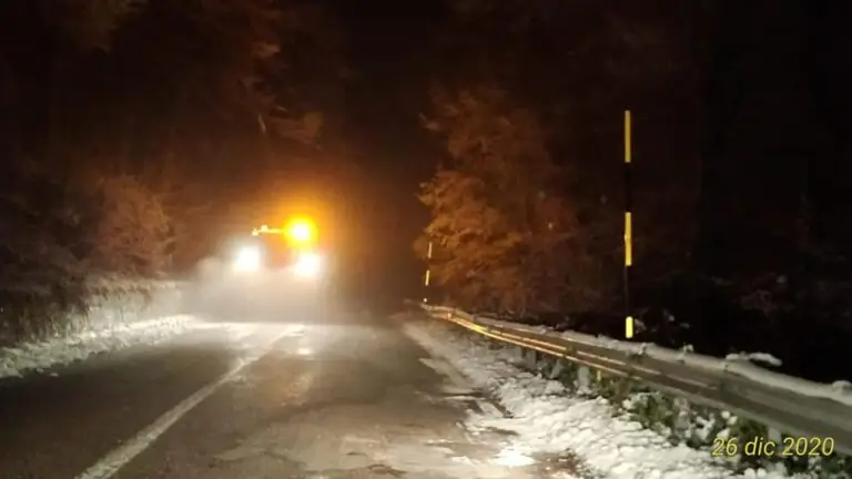 Nevicate in atto in provincia di Caserta: mezzi in azione. LE FOTO