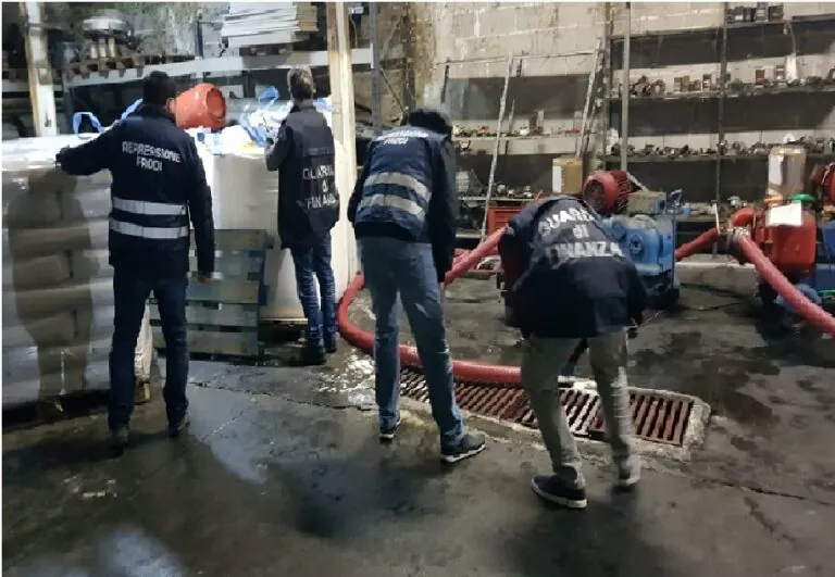 Acqua e zucchero nelle bottiglie, scoperta truffa del vino: sequestri e denunce