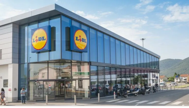 Beccati a rubare al supermercato, fermati dopo fuga in strada