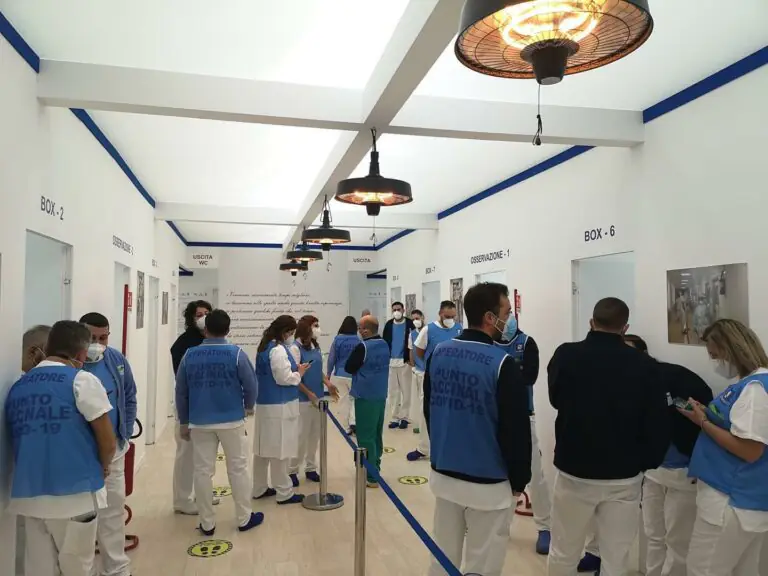 Vaccino in Campania: le dosi distribuite in sette punti