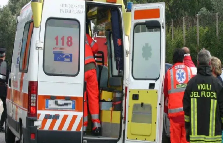 Incastrata in un’auto ribaltata sull’A1: salvata da poliziotto non in servizio