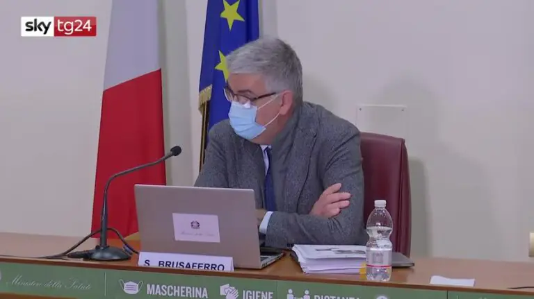 Iss vuole fermare cene tra non conviventi: “Così arriviamo a solo 5mila casi al giorno”