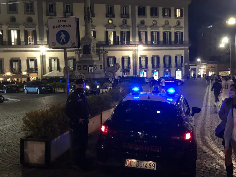 E’ ai domiciliari nel Casertano, ma va a Napoli e fare a botte durante coprifuoco