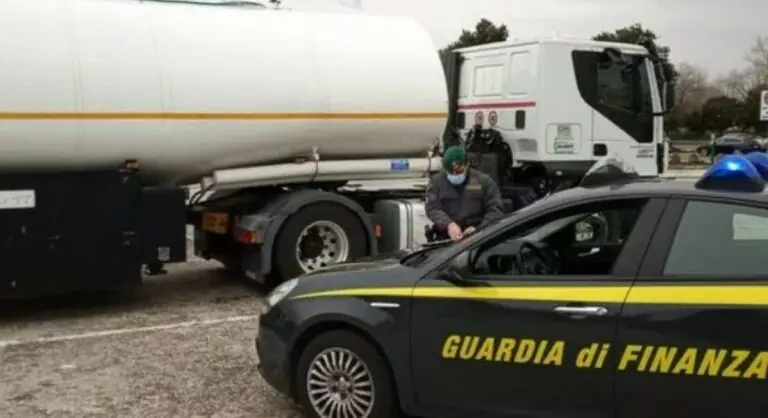 Carburante di contrabbando, sequestro al distributore di imprenditore del Casertano