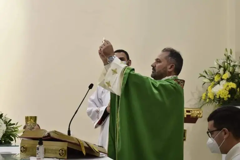 Don Antonio guarisce dal Covid dopo 42 giorni: “Ho temuto il peggio”
