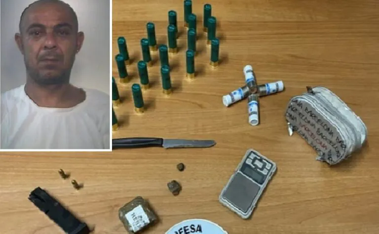 Hashish e caricatore in casa, arrestato dopo blitz: è ritenuto vicino al clan