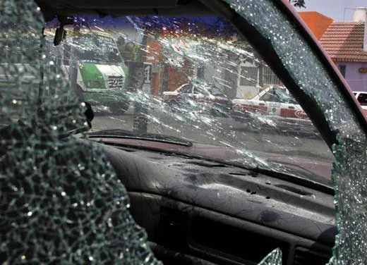 Delinquenti distruggono l’auto dell’assessore: “Dovete fare una brutta morte”