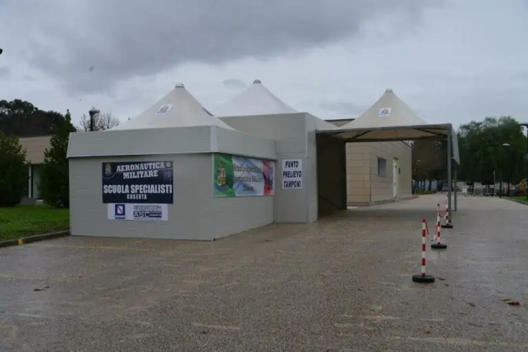 Tamponi drive-in nel piazzale della scuola: intesa Asl-Aeronautica
