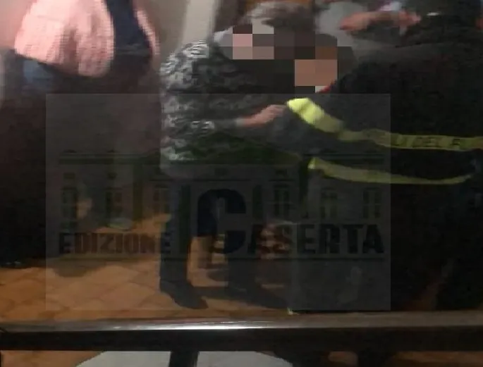 Resta chiusa in ascensore con la bimba e sviene: arrivano i vigili del fuoco. FOTO