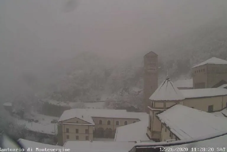 Santo Stefano imbiancato, sulla Valle scende la neve