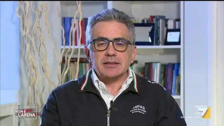 “Scuole aperte hanno spinto seconda ondata. Dal 7 altro stop mobilità”: virologi alla De Luca