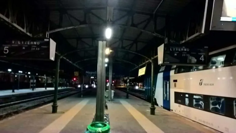 Travolto dal treno, prima ricostruzione e identità della vittima