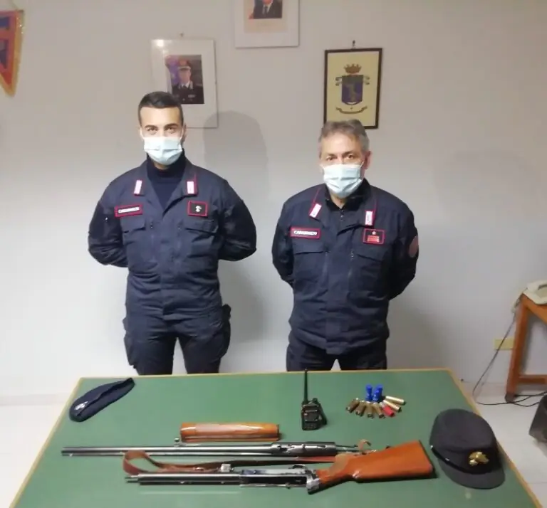 A caccia di cinghiale nella Valle: arrivano militari e denunciato tutti. Requisiti i fucili
