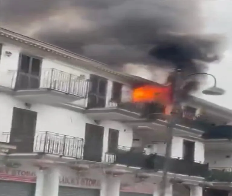 Scoppia bombola di gas e cucina va in fiamme, choc sul corso. FOTO