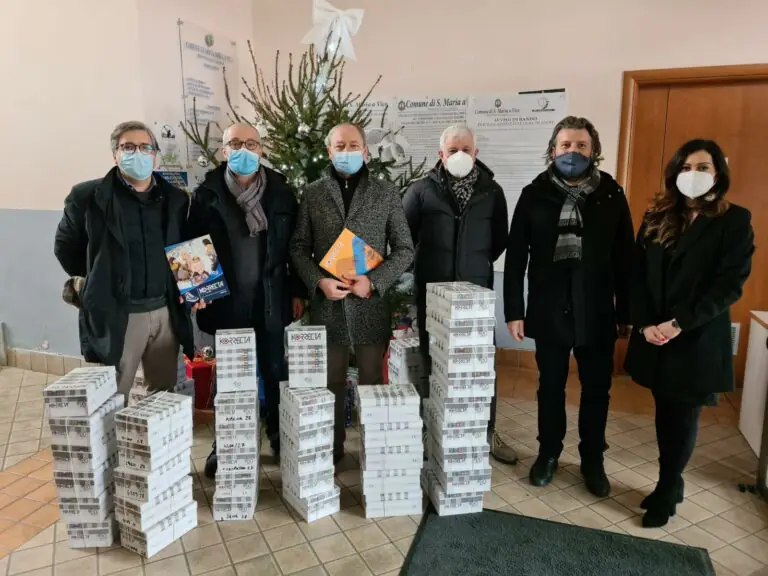 Calzature ortopediche per bambini: azienda locale dona scarpe al Comune