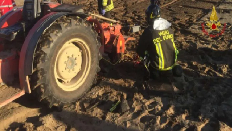 Carabiniere libero dal servizio ucciso dal suo trattore. Lutto nella sua caserma