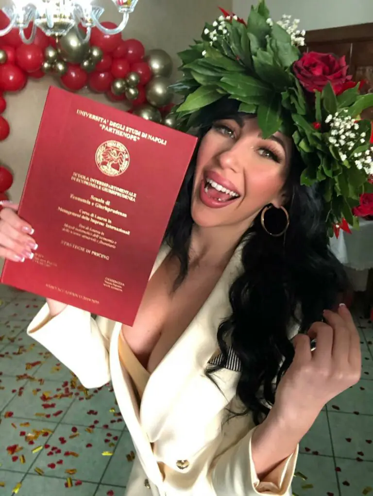 La modella casertana diventa dottoressa