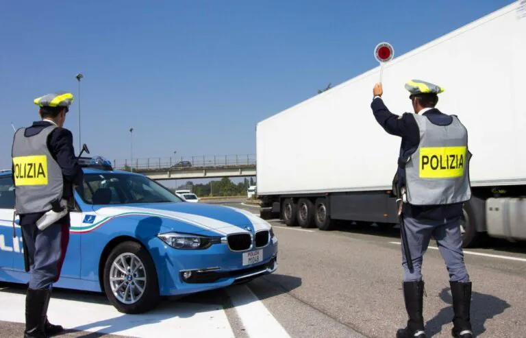 Carico da 2 quintali di coca in A1, scatta arresto: scoperta la destinazione finale