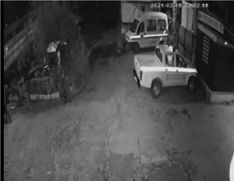 Raid nella sede della Protezione civile, caccia a due. IL VIDEO