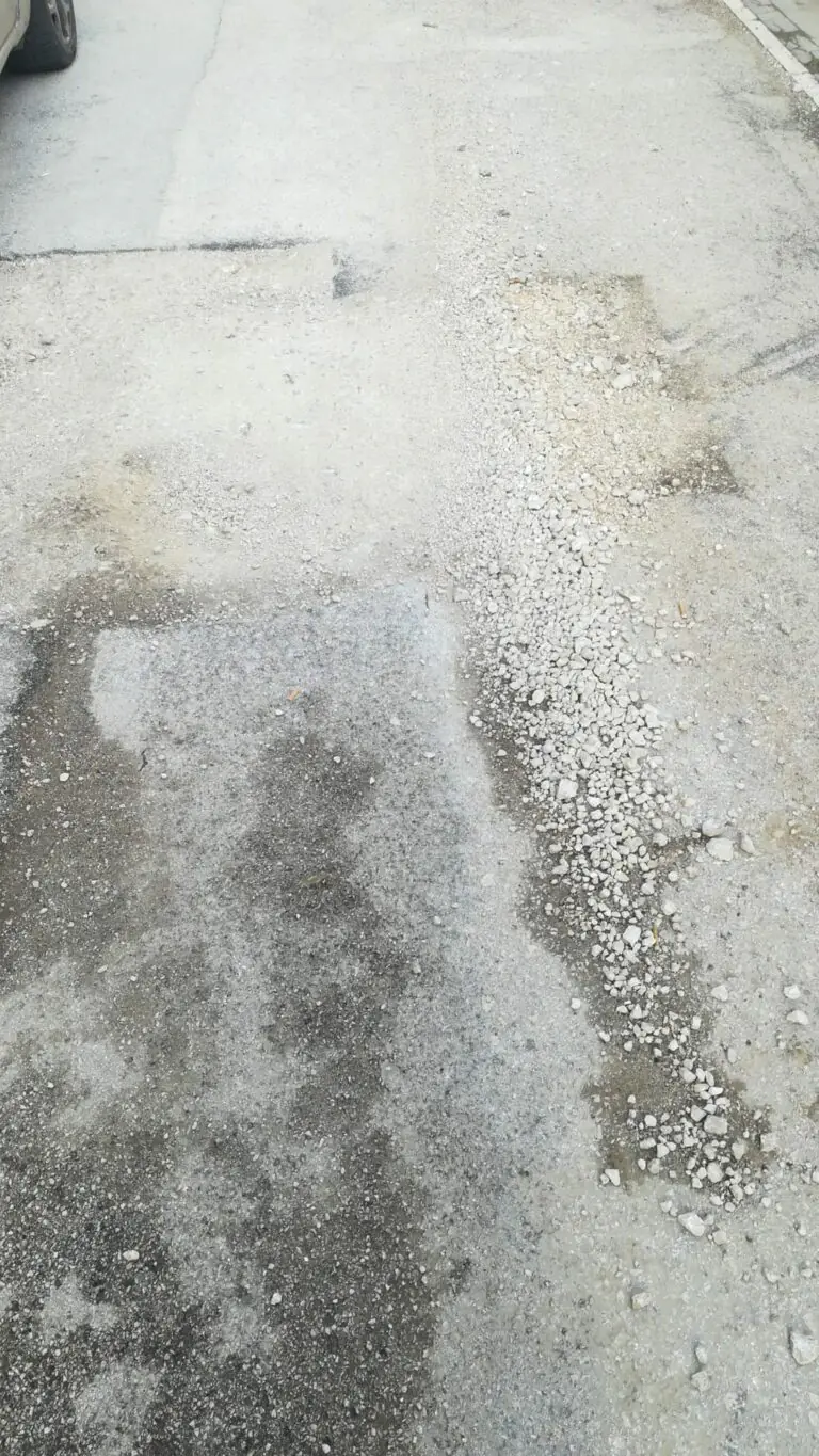 Dall’acqua al brecciame, strada senza pace. FOTO