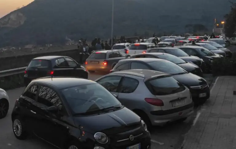 Folla al Belvedere di Caserta e musica a palla. Qualche cerimonia sotto banco è stata svolta